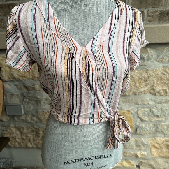 Hiatus Crop Wrap Top - Picture 1 of 6